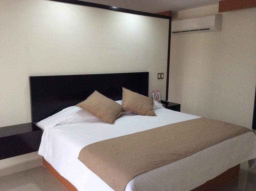 Hotel La Media Luna Inn Huejutla de Reyes Værelse billede